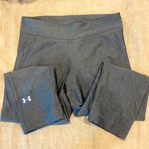Gray capri under armour pants